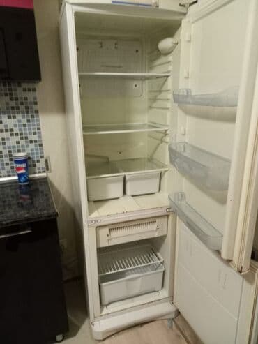 Б/у 2 двери Indesit Холодильник Продажа, цвет - Белый — 1