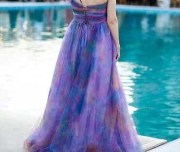 Daraq panellər: Təsviri: Zərif, uzun ziyafət/gecə libası. Pastel tonlarda akvarel — 2