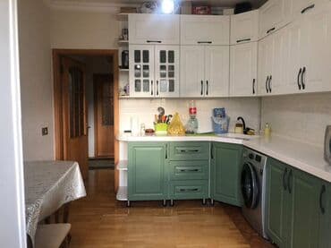 ecemi kirayə ev: Azadlıq metrosunun yanında. 130kv. Təmirli, əşyalı.4cü mərtəbə — 10