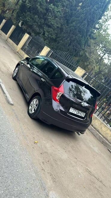 ucuz elektrikli motosiklet: Nissan Note, qara rəng, 5 qapılı hetçbek. Arxa spoylerli, yığcam və — 7