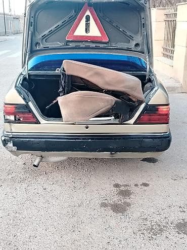 port baqaj: Mercedes-Benz W124 sedan – daxili və eksteryer detalları ilə - Salon — 3