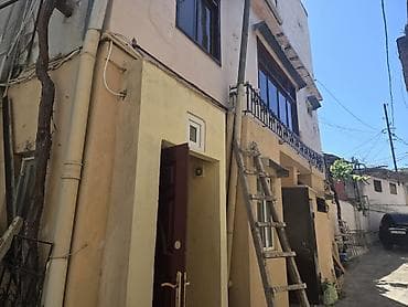 2 otaql: 2 mərtəbəli həyət evi - Plan: 2 səviyyə, küçəyə ayrıca giriş - — 1