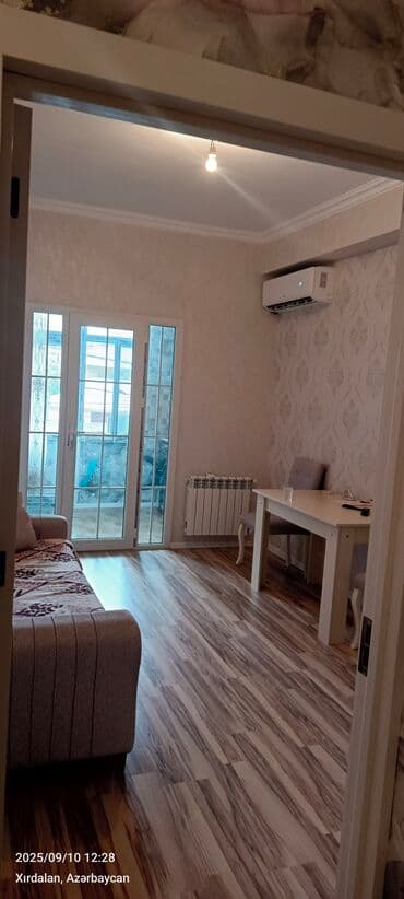 bəylər hacıyev: 4 otaqlı, Yeni tikili, 10 kv. m — 4