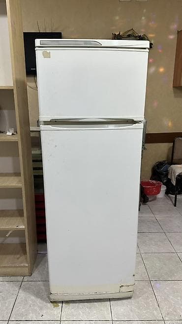 Soyuducu işlek veziyyetdedir. Sadece qazi zeifdir