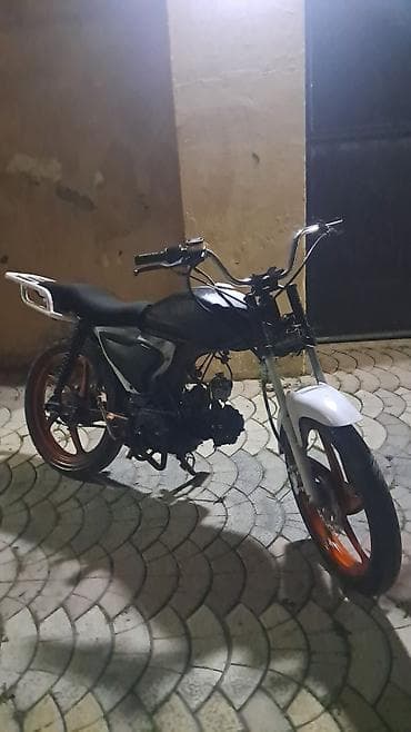 Moped tipli motosiklet – şəhər daxili rahat hərəkət üçün yığcam və