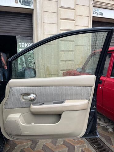 c klass mersedes: Nissan Tiida: 1.8 l | 2007 il Sedan — 16