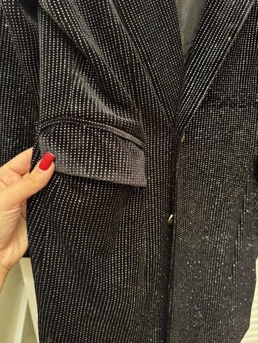 женские платья комбинация: Qara rəngdə, xırda parıltılı daşlarla bəzədilmiş qadın — 3