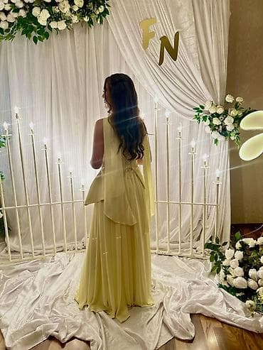 baş geyimi: Cemi 1 defe geyinilib. Paltar 200azn başa gelib. Temiz seliqeli — 2