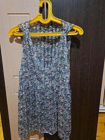 Qadın yay koftası - Model: qolsuz, V formalı dekolteli, yüngül və