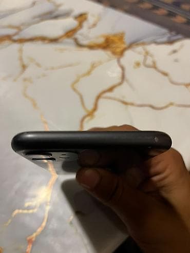 ipone 7 plus: IPhone 11, 64 GB, Qara, Face ID — 4