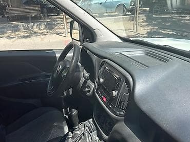 mazda 2: Fiat Doblo Cargo 1.3 MultiJet yük furgonu - Kuzov: ağ, 2 arxa qoşa — 1