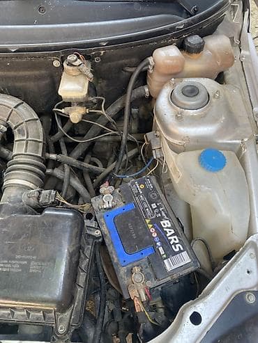 yer şumluyan: Lada 2110 sedan – gümüşü rəng. - Kuzov: 4 qapılı sedan, ön və arxa — 10