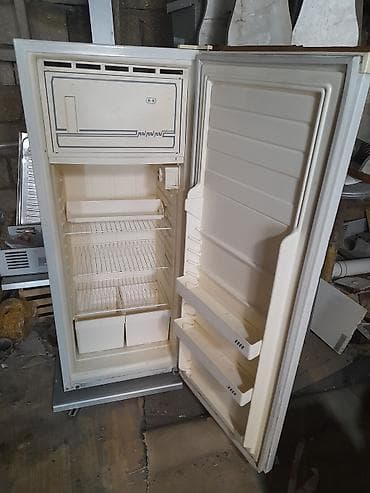 ev xaladeniki: Mətbəx üçün quraşdırılan birqapılı soyuducu. - İntegrasiya olunan — 2