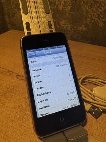 Apple iPhone: IPhone 3GS, 16 GB, Qara — 3