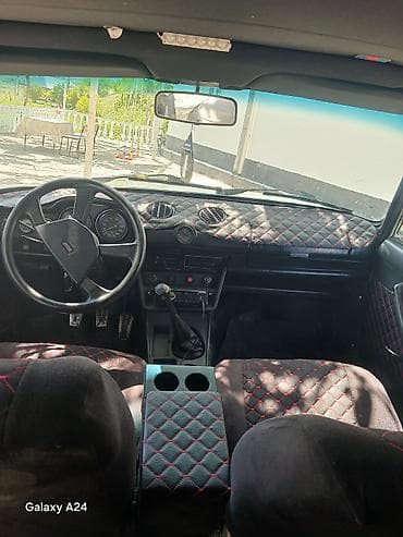 priora ehtiyyat hissələri: VAZ 2106 sedan – klassik dizaynlı, ağ rəngdə. 4 qapı, arxa ötürücülü — 2