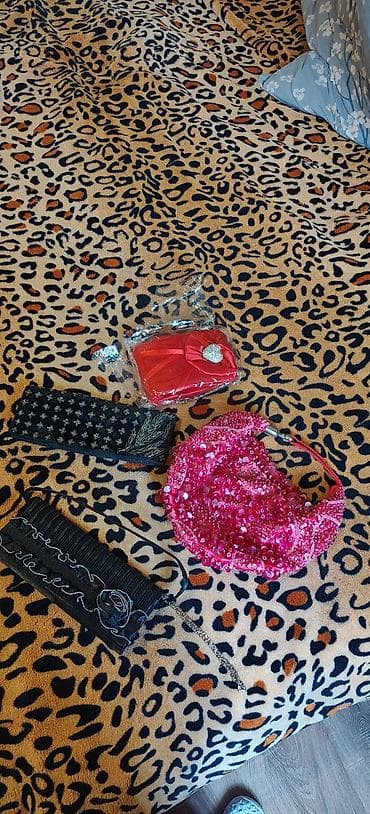 satt: Çanta daşlarla. Germaniyadan. alınıb. bir. dâfâ. toya tutmuşam — 6