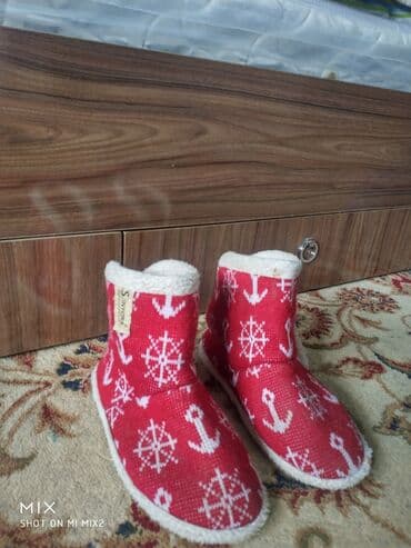 barya ayakkabı: Tərliklər, Ölçü: 39, rəng - Qırmızı, İşlənmiş — 2