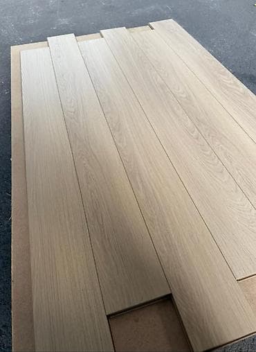 Açıq palıd rəngində laminat döşəmə panelləri - Material: yüksək