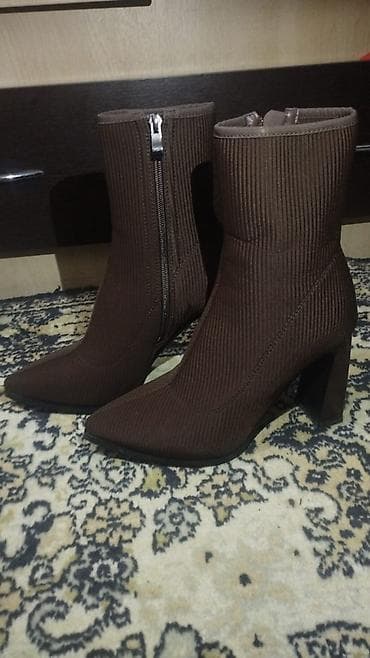 batinkalar: Ayaqqabı 27 
Şapka 4
Kofta 5
Şalvar 8
Sumka 5
Palto 15 — 1