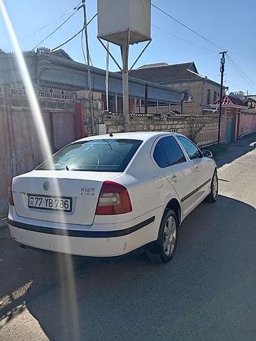 avtomobil satışı elanları: Model: Skoda Octavia (A5) sedan Rəng: Ağ Kuzov: 4 qapılı sedan — 2