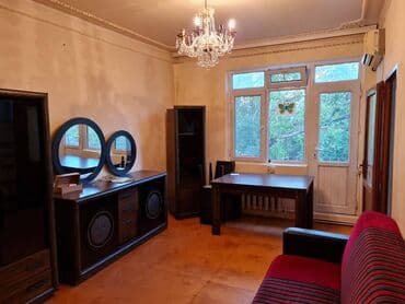 7ci mikrorayonda. 5/5, orta təmirli bütün əşyaları ilə 2 otaq, YALNIZ