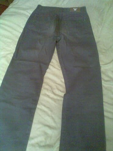 kişilər üçün trusu dəsti: 4 ədəd istifadə olunmuş kişi cins şalvarları satılır. Türkiyə — 4