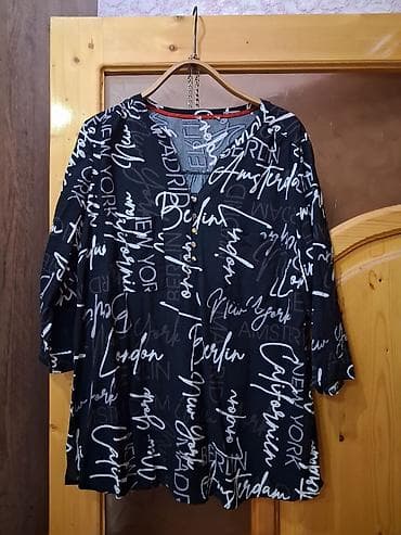 Razmer XL. Şəhər adları yazılı qara rəngli qadın bluzası. Bu