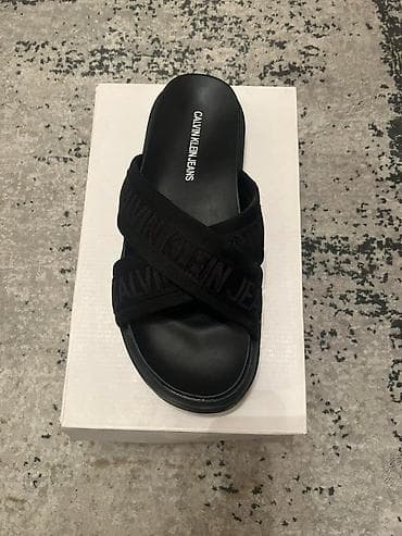 Calvin Klein Jeans kişi şlapesi - Rəng: qara - Model: üst hissəsi iki — 2