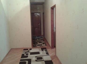 продажа недвижимости в баку: Geniş və işıqlı mənzil interyeri - Geniş dəhliz: Uzun koridor, ağ — 2