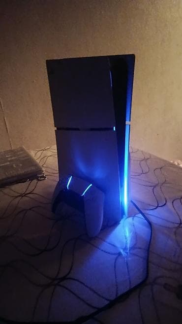 PlayStation 5 konsolu və DualSense idarəetmə pultu - Model: Sony