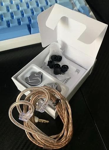 Kabeli qulaqlıq (IEM) dəsti Xüsusiyyətlər: - Üçölçülü metal korpuslu