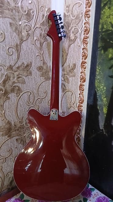 gitara qabı: Azərbaycan xalq musiqi alətləri və elektrik gitara dəsti Tərkib: - — 8