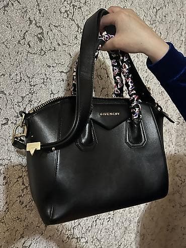 iran peci susesi: Givenchy çanta - Model: Antigona stilində, strukturlaşdırılmış forma — 2