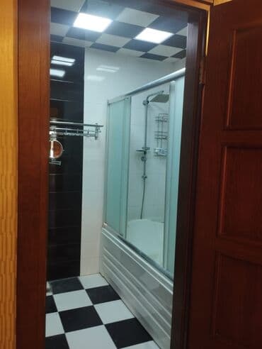 kirayə bakı: 1 nəfər qız otaq yoldaşı axtarılır.Yaş aralığı 17-25 Hər otağda 2 — 6