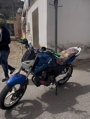 Küçə tipli motosiklet - Rəng: tünd-mavi (ağ və qara elementlərlə) -