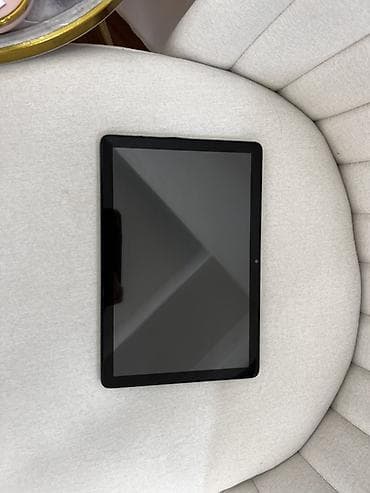 planset tablet: Oteeto planşet - Korpus: nazik, yastı kənarlı metal gövdə, tünd mavi — 1