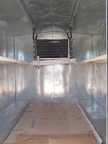 стойка для вешалок: Mobil soyuducu qoşqu - Təkoxlu, dartqıya qoşulan mobil soyuducu — 2