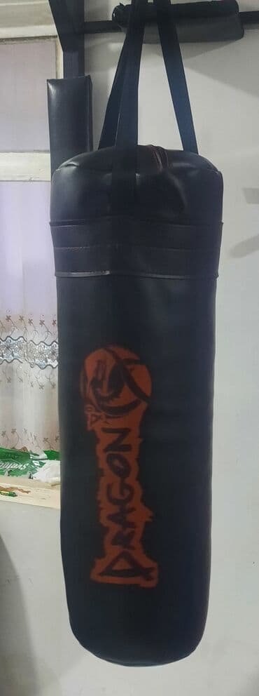 adam boks torbası: Boks üçün asqılı zərbə kisəsi – Dragon - Rəng: qara korpus, üzərində — 1