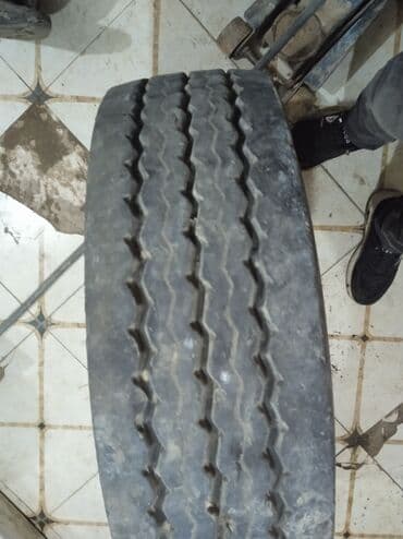 Qaşıqlar: Şin Pirelli 235 / 75 / R 17.5 — 1