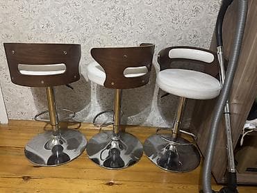 taburetka azerbaycanca: Mətbəx/bar taburetləri – 3 ədəd - Dizayn: ağ oturacaq və bel hissəsi — 2