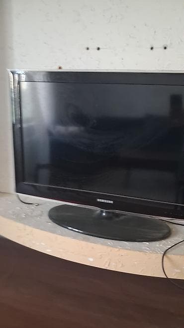 lc tv: Samsung LCD televizor - Ekran diaqonalı təxminən 32" - Geniş formatlı — 1