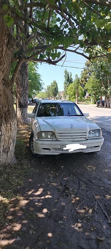 tesla model s: Mercedes-Benz C-Class: 1.8 l | 1994 il Sedan — 5