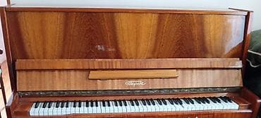 Upright piano – “Медея/Međek/Mepek” yazılı loqo ilə. - Korpus: parlaq