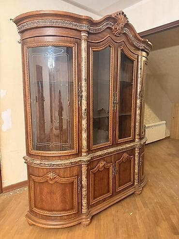 буфет кухонный: Klassik stil vitrin-bufet - Material: ağac əsaslı korpus, bəzəkli — 1