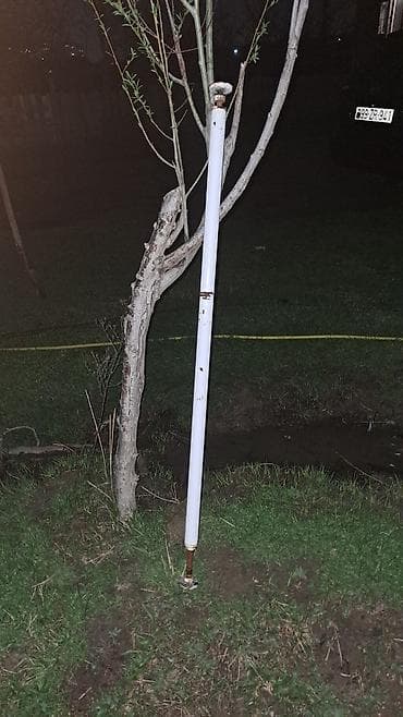 dəmir boru: Məhsul: Metal dirək (açılıb‑bağlanan vint başlıqlı) Təsvir: - Ağ — 1