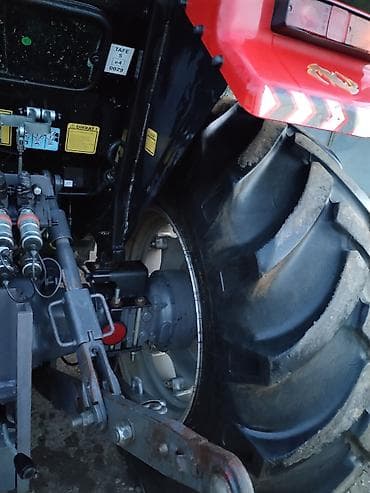 2107 arxa stoplar: Massey Ferguson traktor - Güclü ön ox və iri protektorlu təkərlər – — 3