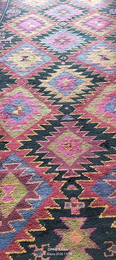 Новое на lalafo: 2 eded qedimi kilim munasib qiymete satılır. Birinin şekilde — 1
