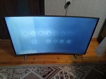 Yarımkörə ekranlı LED televizor – böyük ölçülü, əyri (curved) dizayn