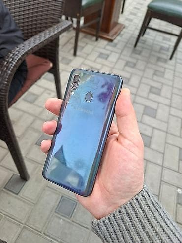 telefon samsung a40: Samsung Galaxy A40, 64 GB, rəng - Qara, İki sim kartlı — 2