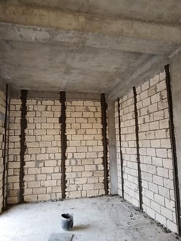 Балконы: Iş olsa xəbər edin vatsapa yazın — 2